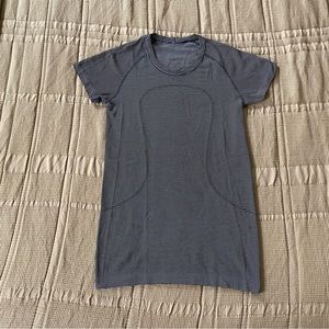Lululemon Swiftly Tech Short Sleeve Black and White Striped Sz 6 EUC